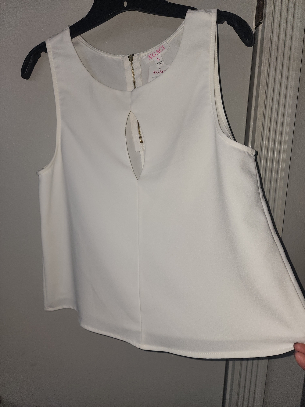 a'gaci White Sleeveless Keyhole Camisole Tank